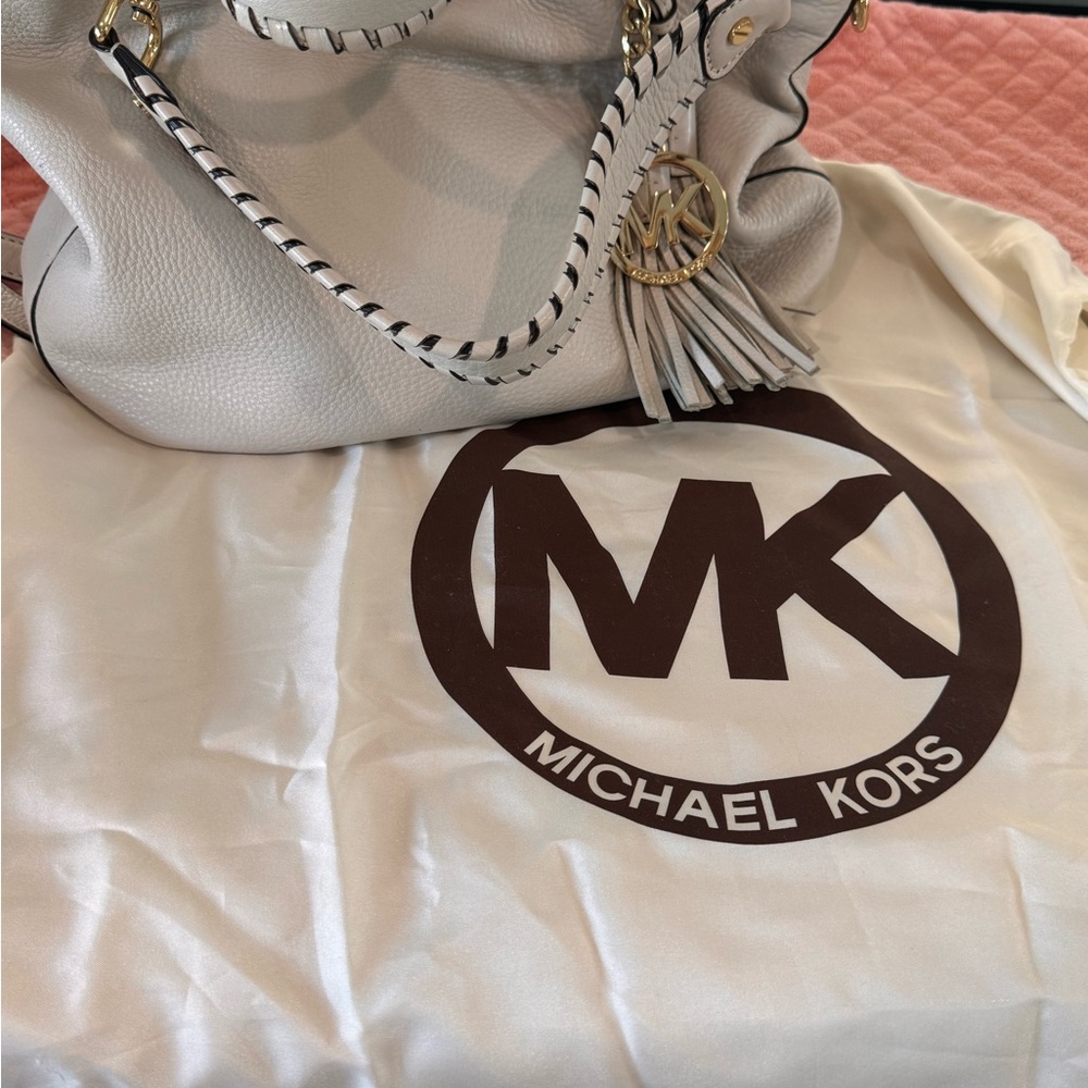 Michael Kors Crossbody Large/Med size handbag. Excellent! LOOK. With Dust Bag! - Picture 3 of 9